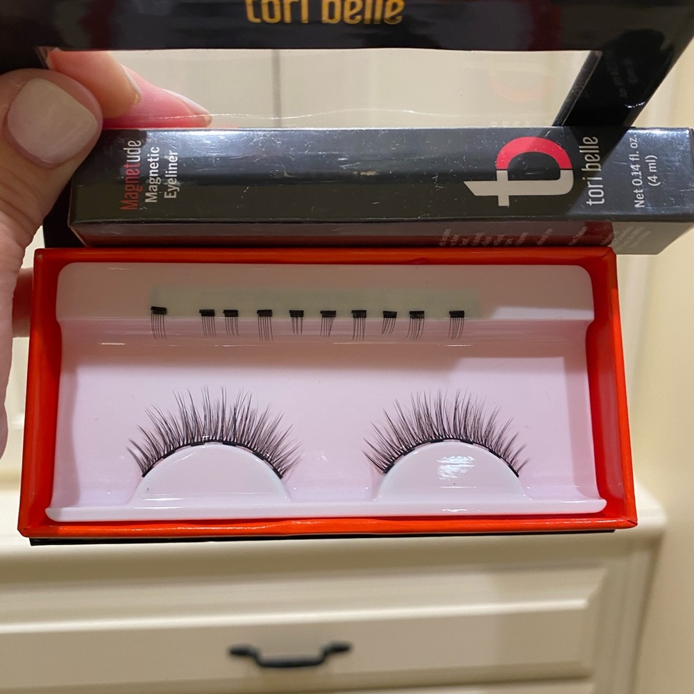 Tori Belle Magnetic Eyeliner and Lashes size 9-5